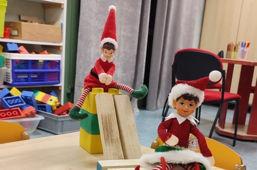 Les lutins farceurs arrivent à la garderie