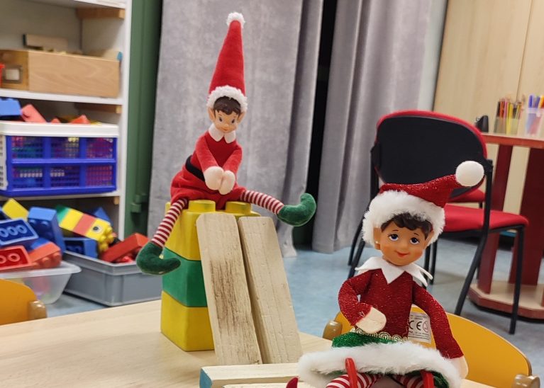 Les lutins farceurs arrivent à la garderie