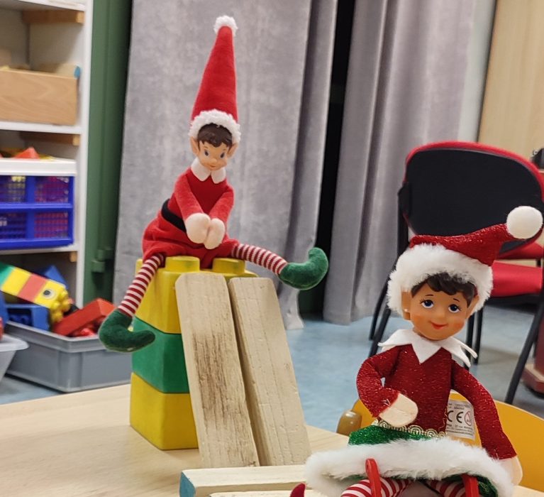 Les lutins farceurs arrivent à la garderie